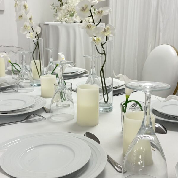 décoration de tables épuré callas et orchidées