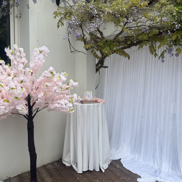 Décoration coin photo et livre d'or